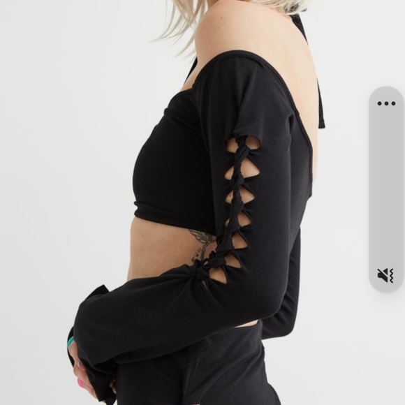 NWT Cut Out Crop Halter Top - Picture 4 of 7